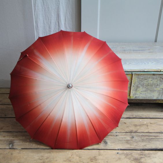 چتر با طراحی دو رنگ و زیبا